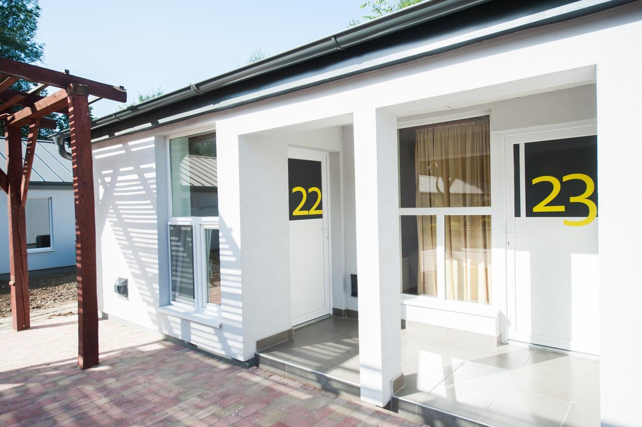 Tiszaliget Apartman Es Szallo 索尔诺克 外观 照片