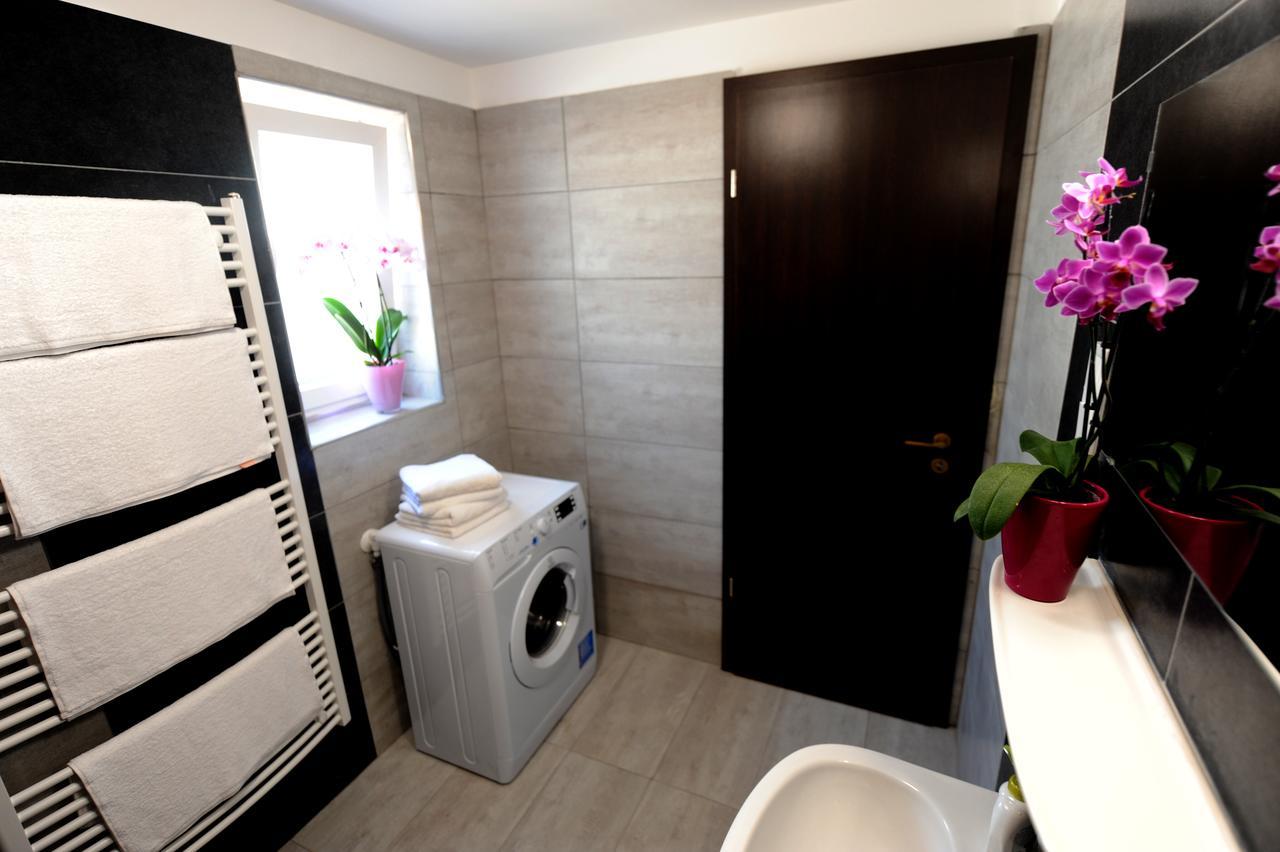 Tiszaliget Apartman Es Szallo 索尔诺克 外观 照片