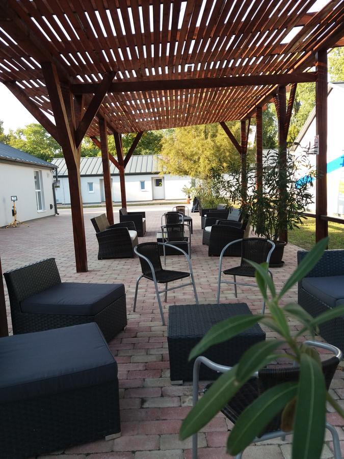 Tiszaliget Apartman Es Szallo 索尔诺克 外观 照片