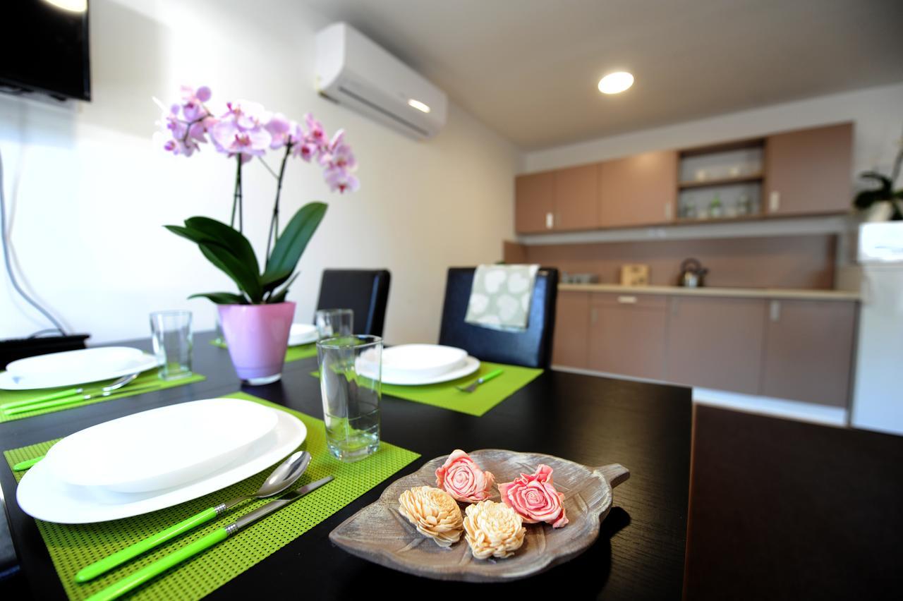 Tiszaliget Apartman Es Szallo 索尔诺克 外观 照片