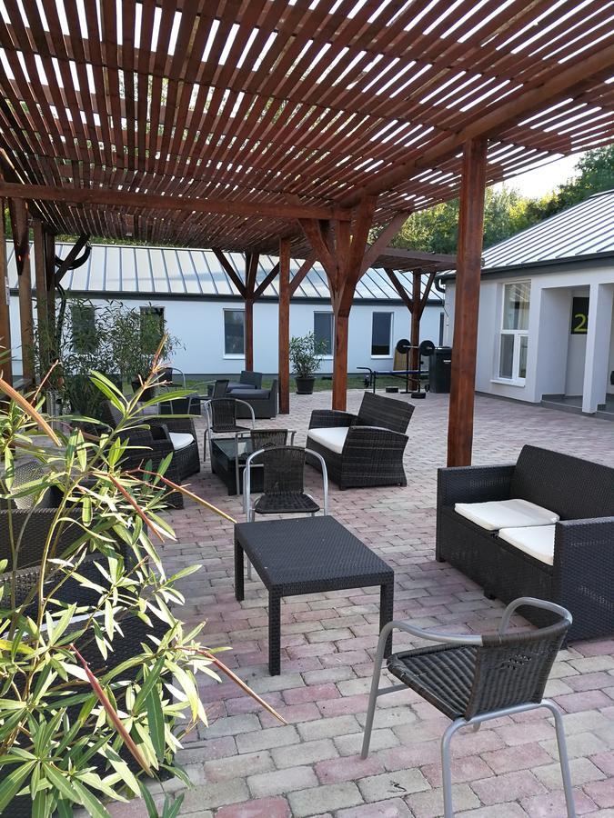 Tiszaliget Apartman Es Szallo 索尔诺克 外观 照片